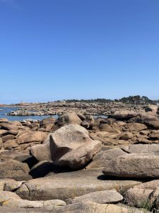 Ne ratez pas la presqu'île de Renote sur la côte de granit rose