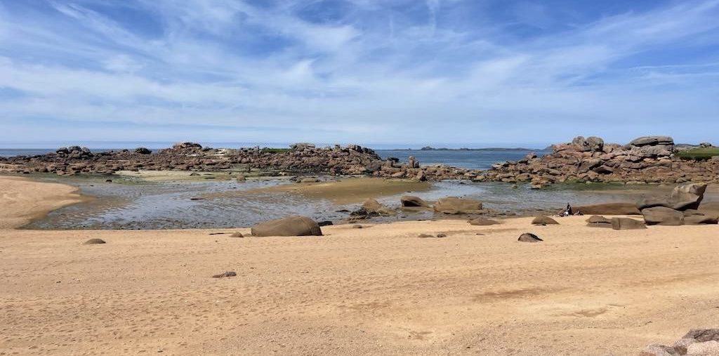 Découvrez l'incontournable Trégastel et ses plages de sables rose et granit rose