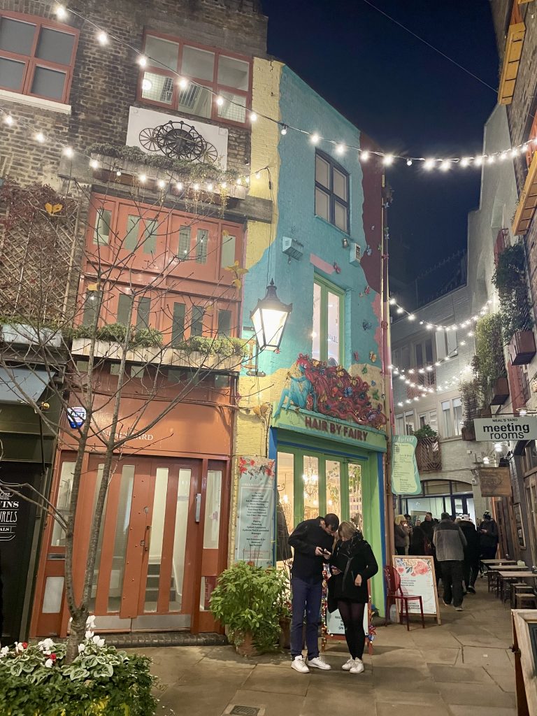 Ne passez pas à côte de Neals' Yard, cette charmante ruelle londonienne