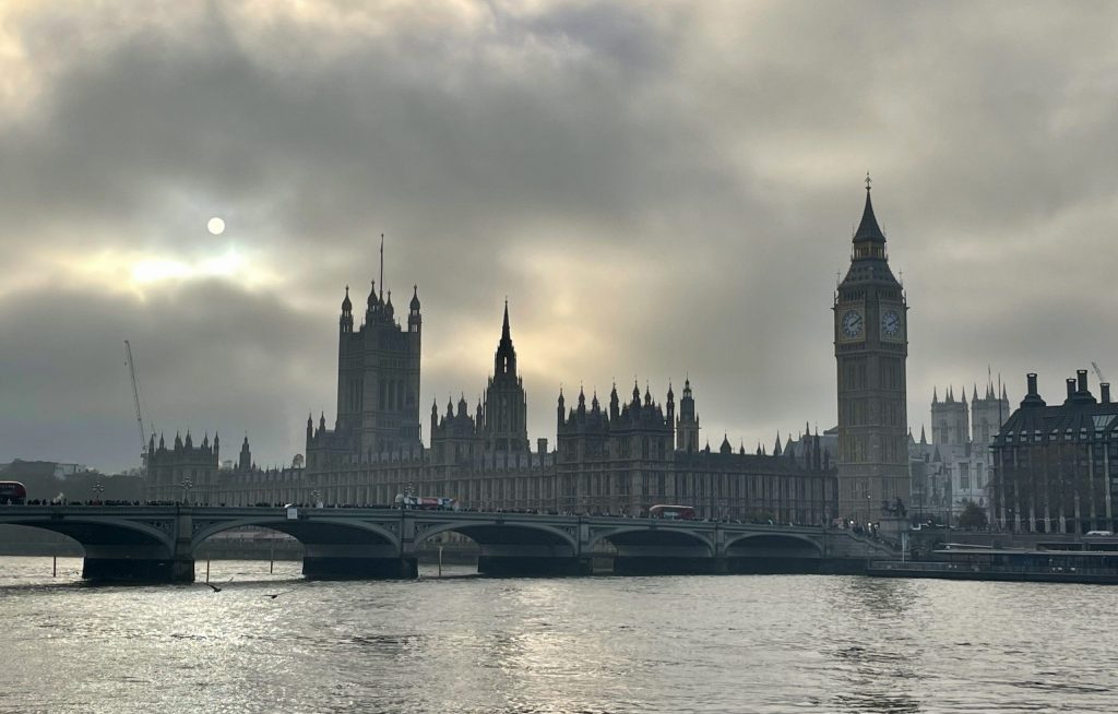 Na ratez pas la visite du parlement au palais de Wesminster pour en découvrir plus sur le fonctionnement des chambres du parlement