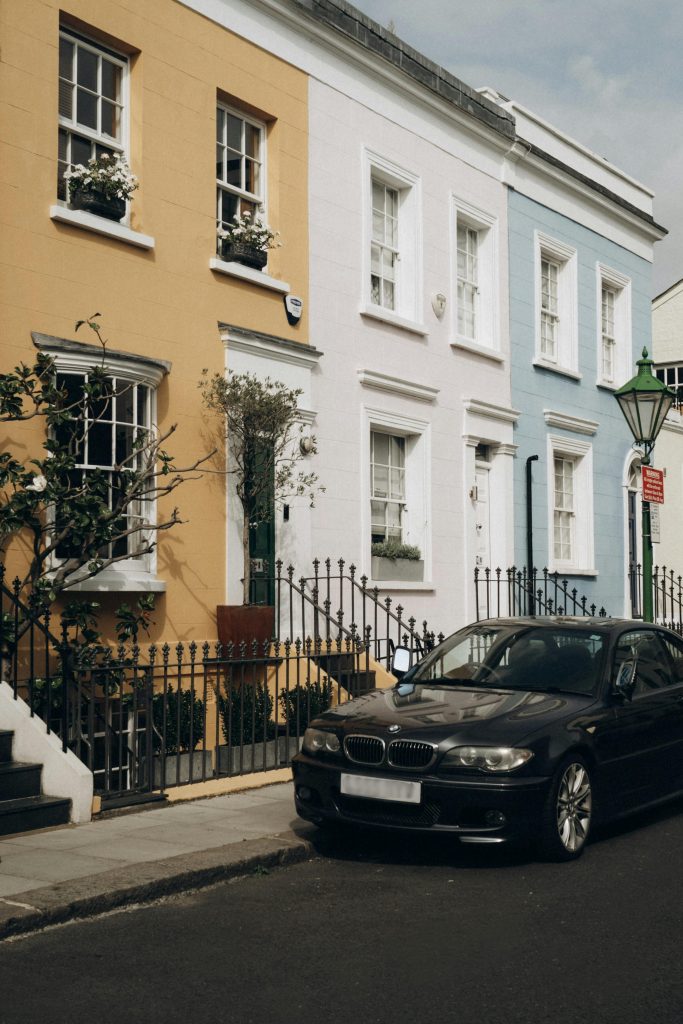 Ne ratez pas le quartier de Notting Hill et Portobello Road, rue célèbre grâce au film coup de foudre à Notting Hill
