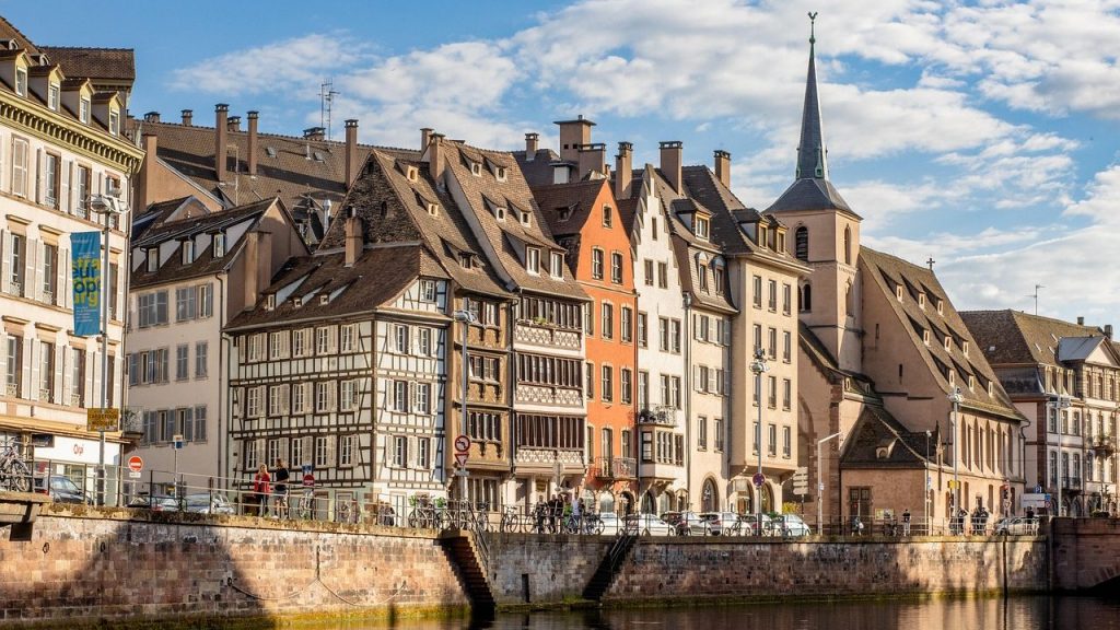 Visitez la belle Strasbourg avec ses maisons à Colombages