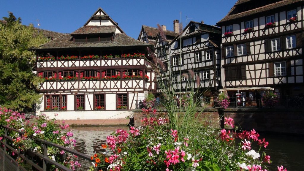Un incontournable à Strasbourg est le quartier de la petite France