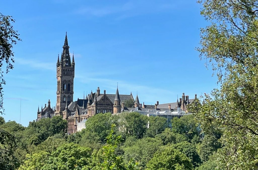 Promenez-vous dans le parc de Kelvingrove, meilleur point de vue sur l'Université de Glasgow