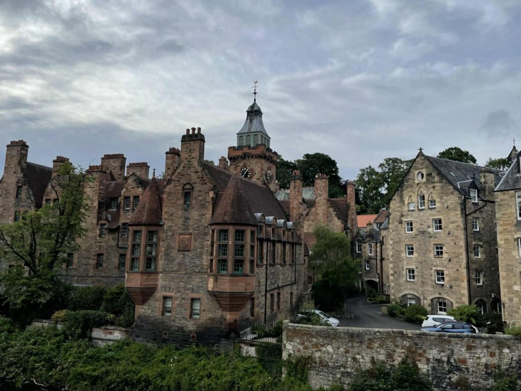 Ne ratez pas Dean Village à Edinbourg, un ancien village à l'architecture unique