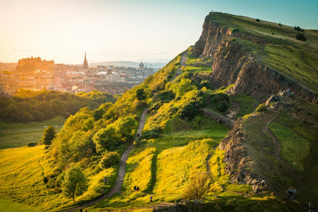 Grimpez sur la colline Arthur's seat, qui offre une vue imprenable sur la ville