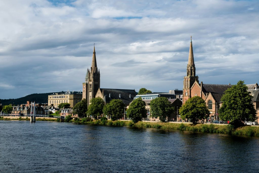 Inverness, promenade le long de la rivière Ness