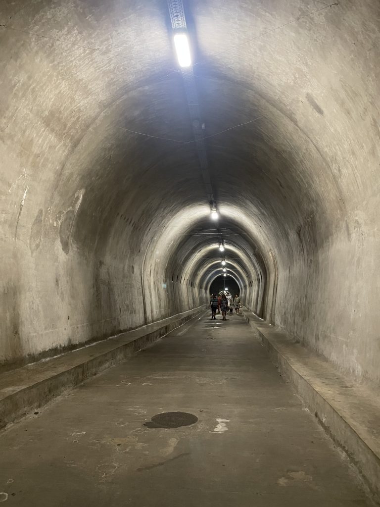 Visitez Le tunnel Gric, construit pendant la seconde guerre mondiale