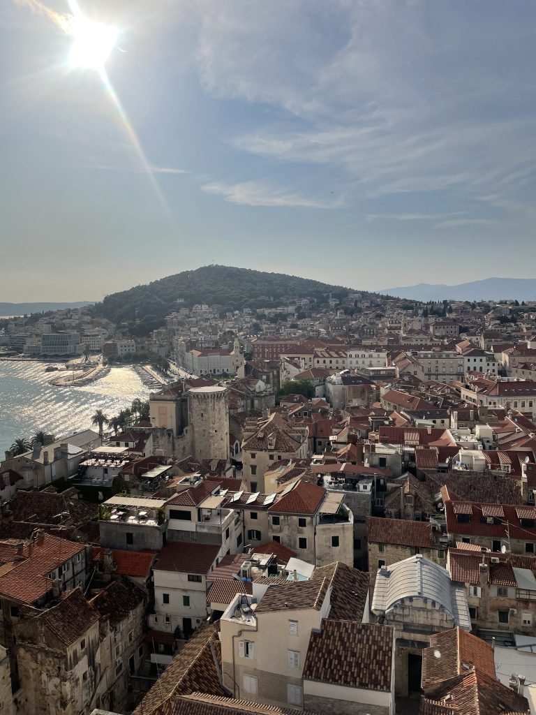 Profitez de la vue sur la ville depuis la tour du Palais de Dioclétien