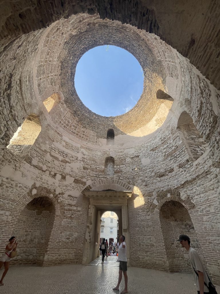 Ne manquez pas de visiter le Palais de Dioclétien à Split