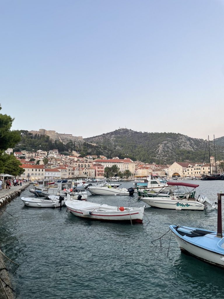 Montez jusqu'à la forteresse Espagnole de Hvar