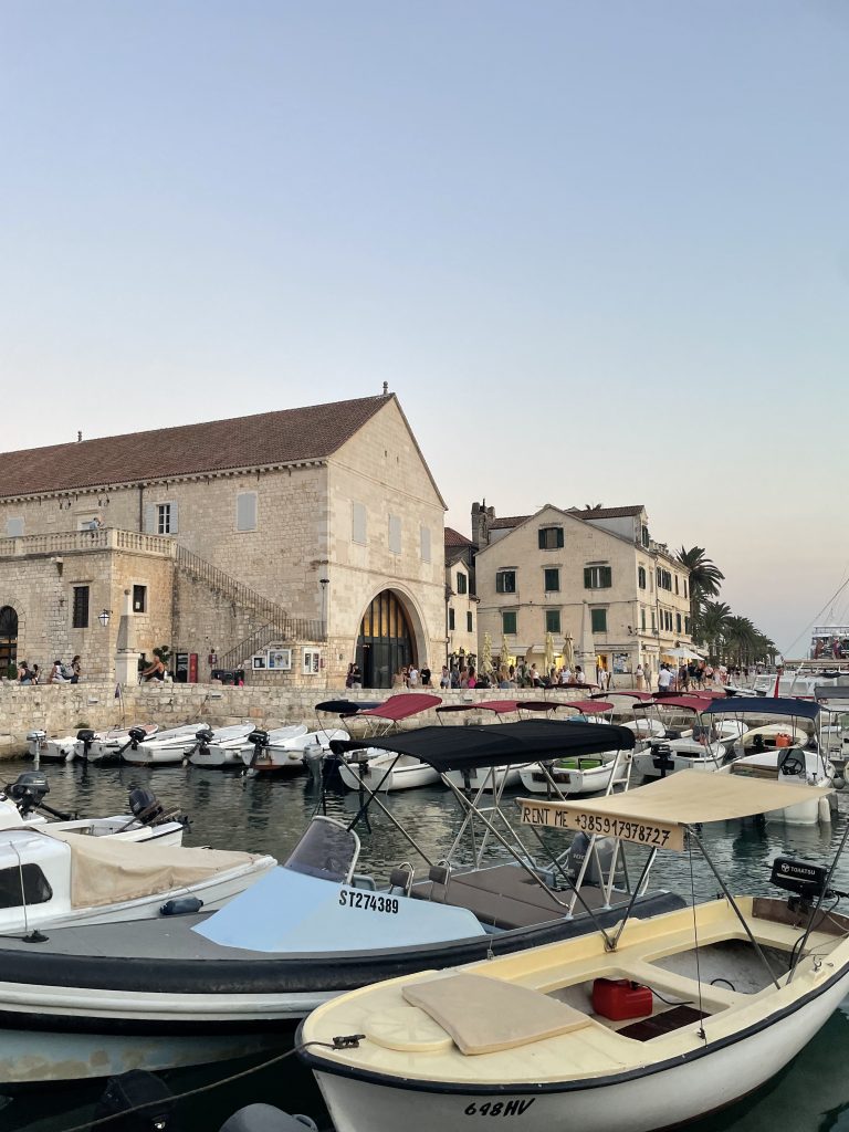 Visitez l'Arsenal Vénitien de Hvar