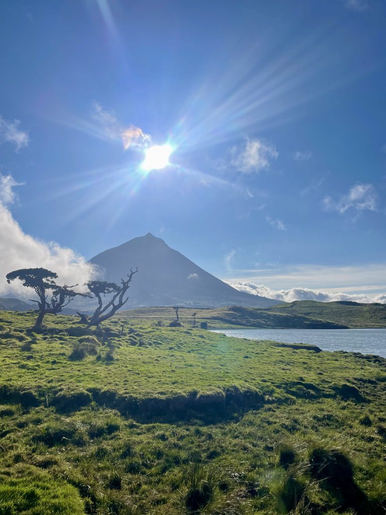 Découvrez les lacs de Pico et la vue sur la montagne