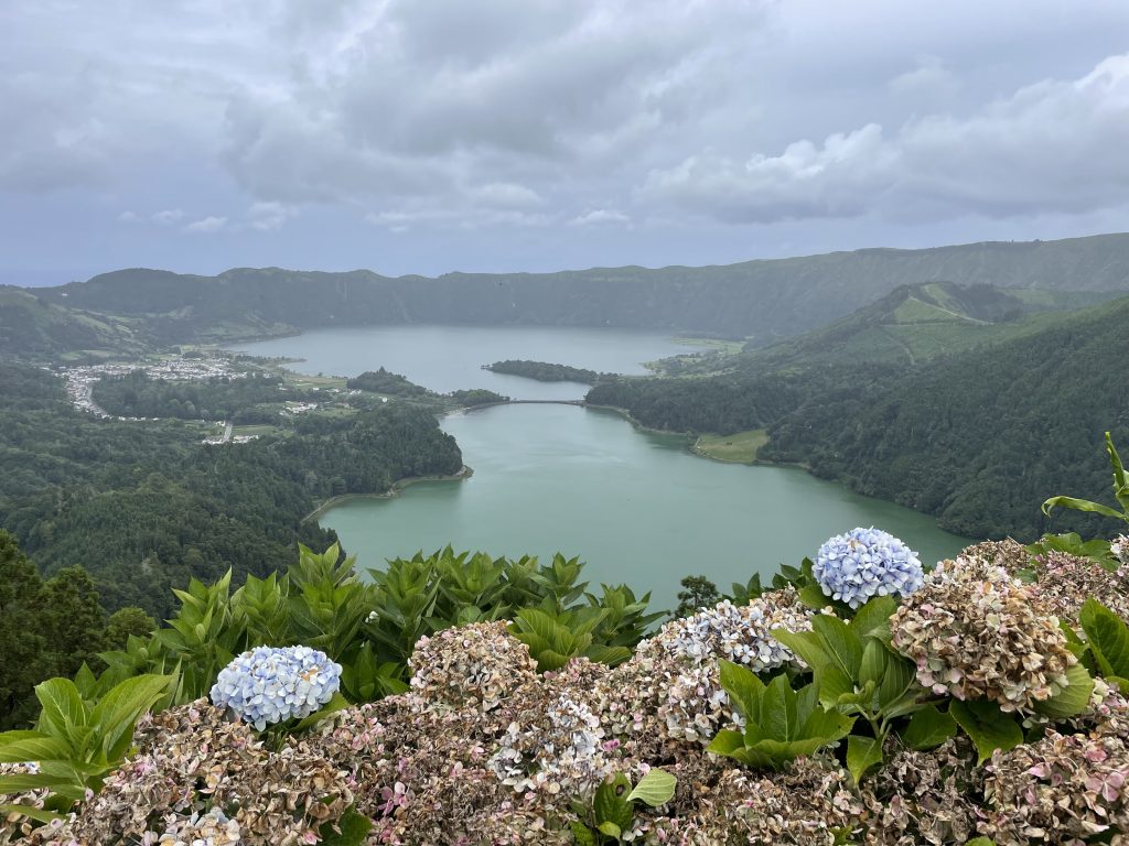 Ne manquez pas la vue à couper le souffle sur Sete Cidades