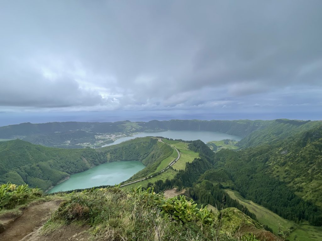 Découvrez le point de vue le plus instagramable sur les deux lacs Sete Cidades