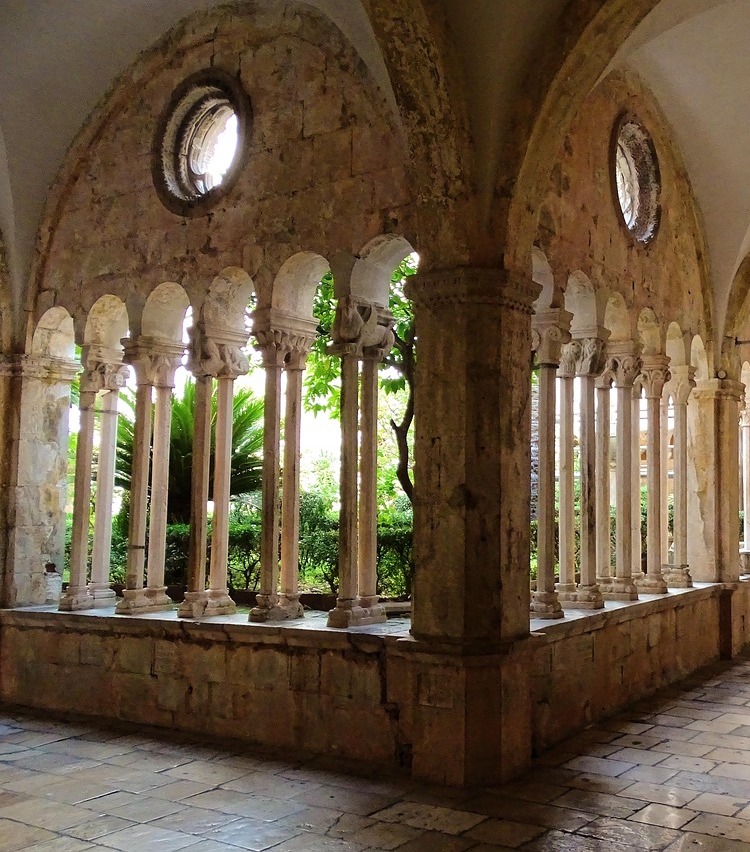 Découvrez le monastère franciscain, lieu emblématique de Dubrovnik