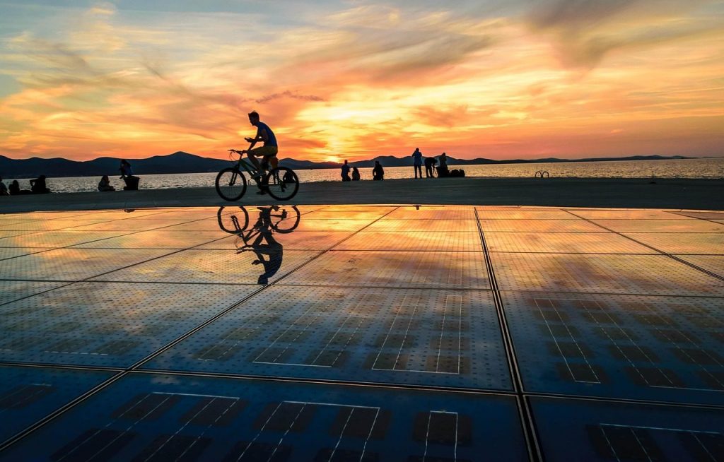 Découvrez le monument au soleil, une célèbre oeuvre d'art de Radar