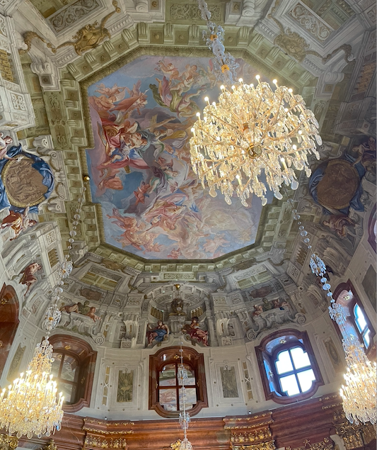 Ne manquez pas la visite du palais du Belvédère et ses magnifiques peintures au plafond