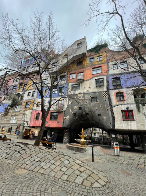 Découvrez la maison à l'architecture déjantée de Hundertwasser