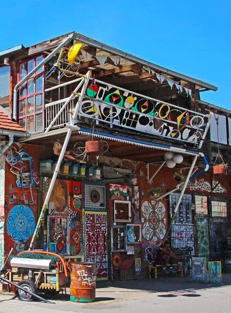 Découvrez l'art moderne dans le squat de Ljubljana nommé metelkova