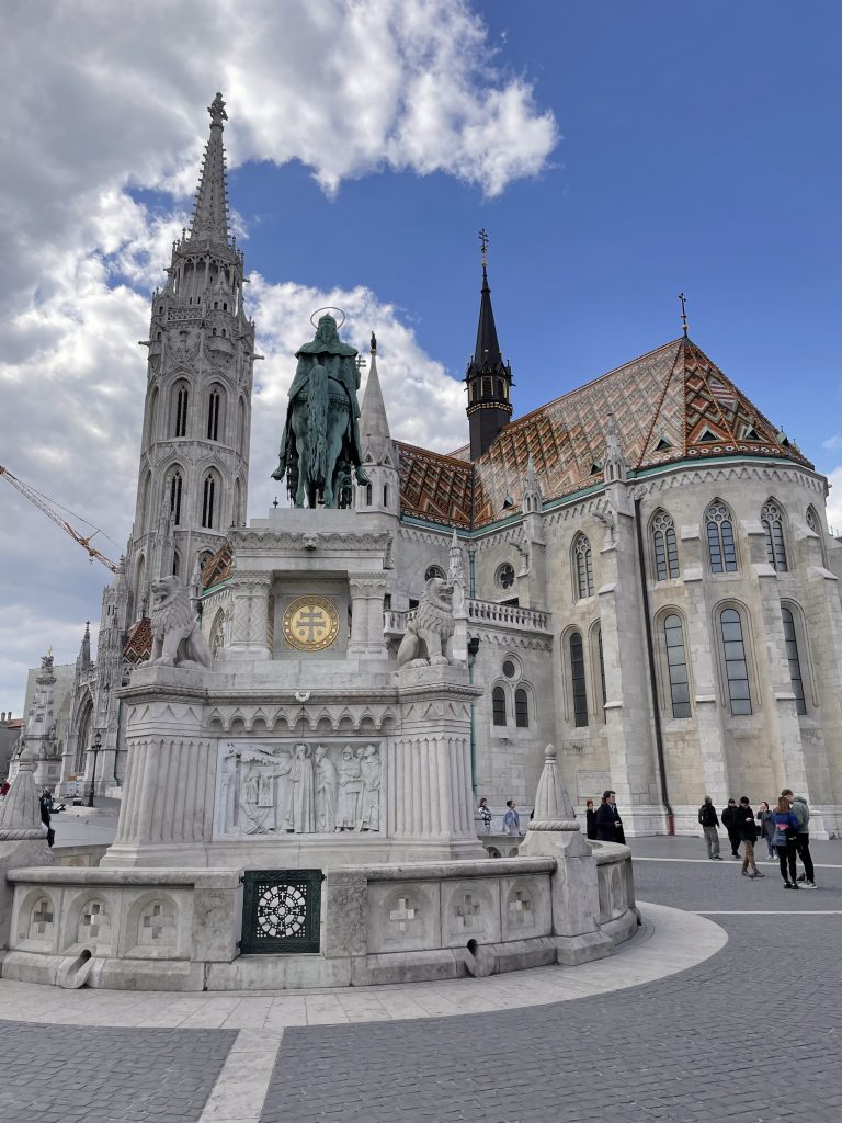 Découvrez le Bastion des Pêcheurs, sa vue et sa chapelle