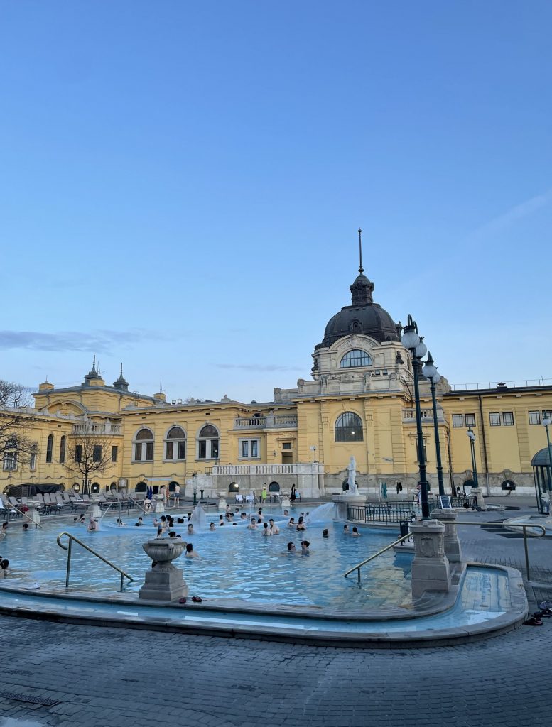 Prenez une pause et profitez des bains thermaux de Budapest