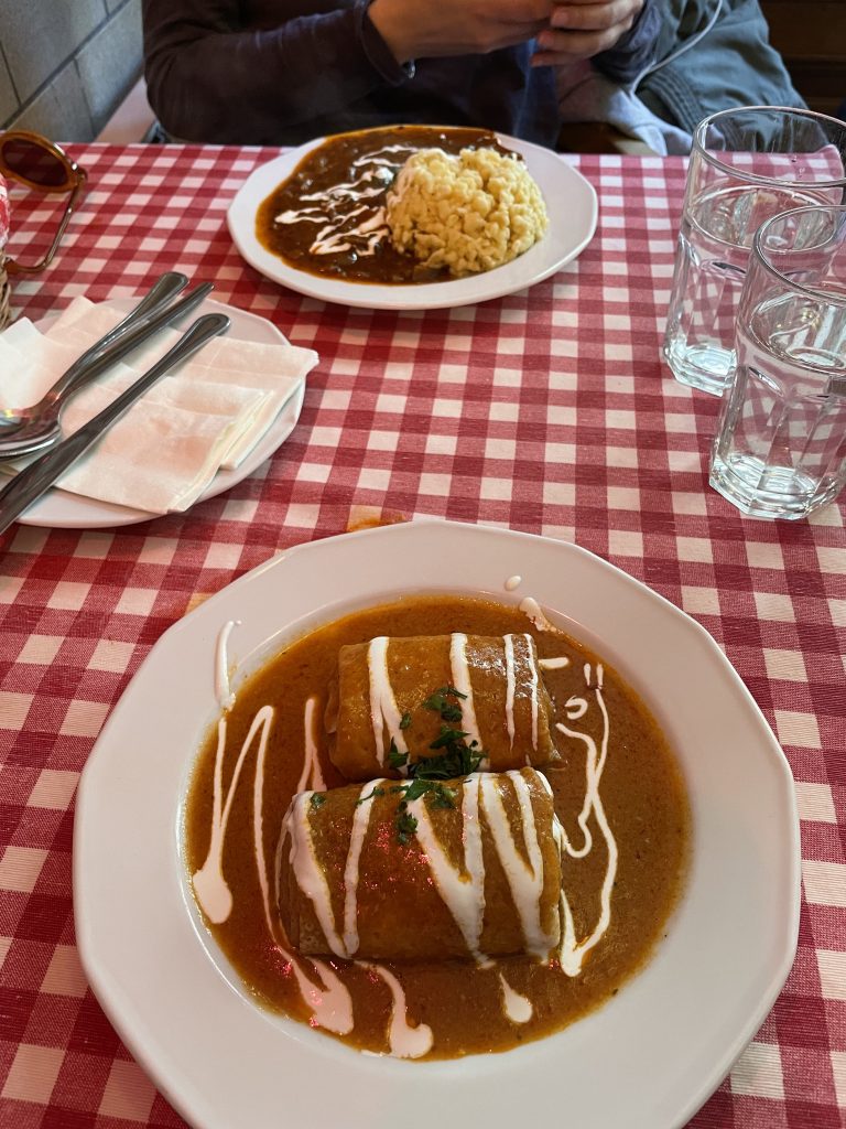 Découvrez les spécialités de Budapest dont la crêpe salée emblématique