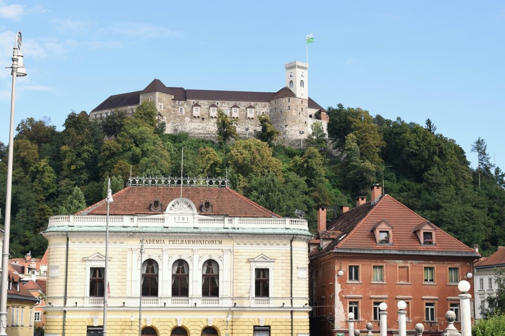 Découvrez le château de Ljubljana, qui surplombe la ville