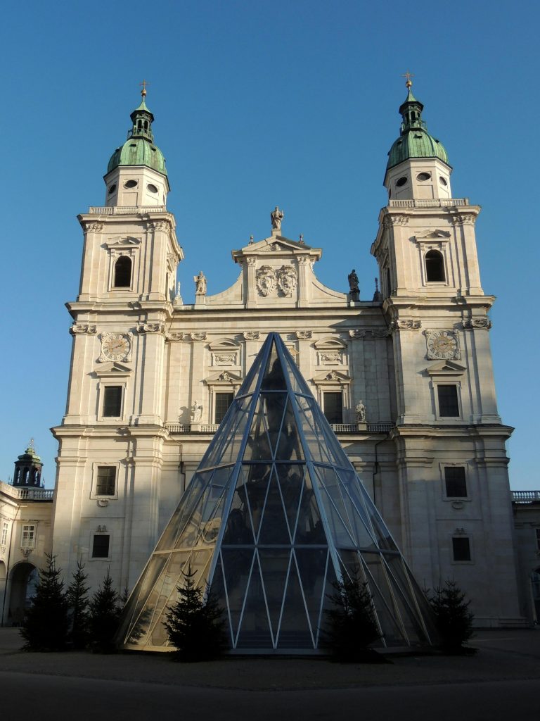 Découvrez la cathédrale de Salzbourg et son toit bleu