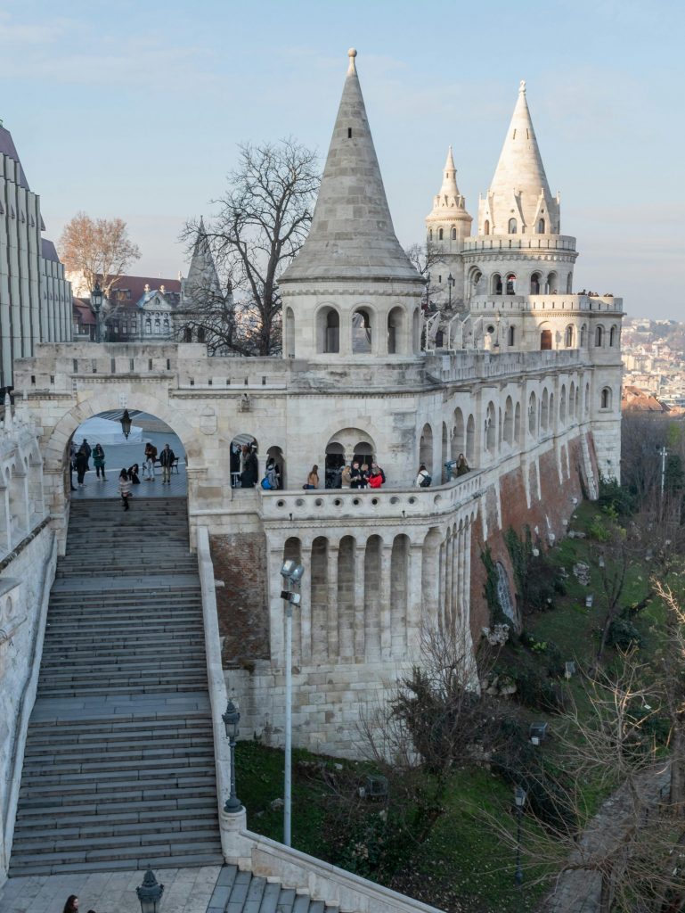 Tombez sous le charme du Bastion des Pêcheurs, sur les hauteurs de Budapest
