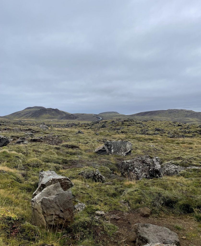 Découvrez la chaîne de montagnes Bláfjöll, à quelques kilomètres de Reykjavik