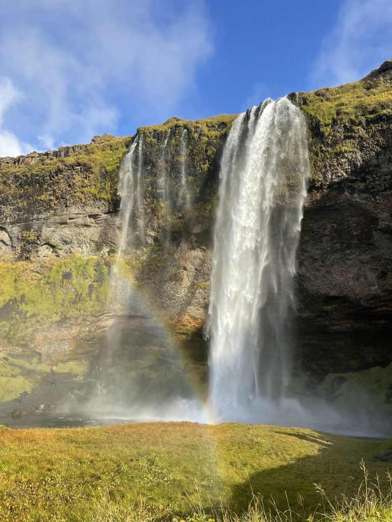 Découvrez la célèbre cascade Seljalandsfoss