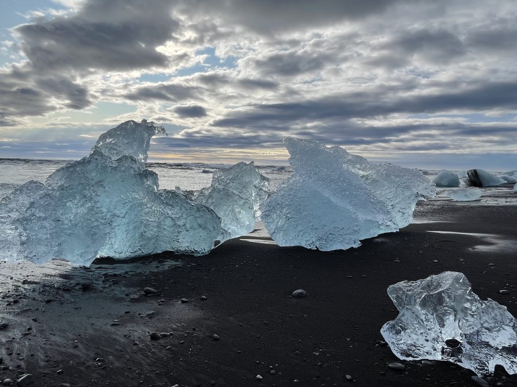Ne manquez pas Diamond beach, la plage de sable noir et ses icebergs