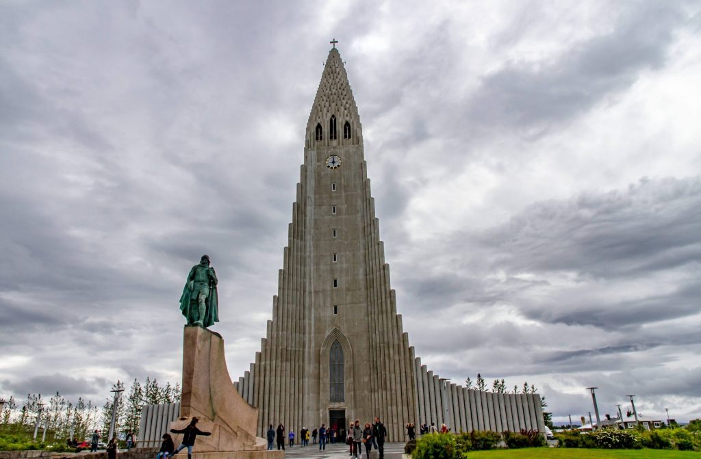 Découvrez la célèbre cathédrale de Reykavik