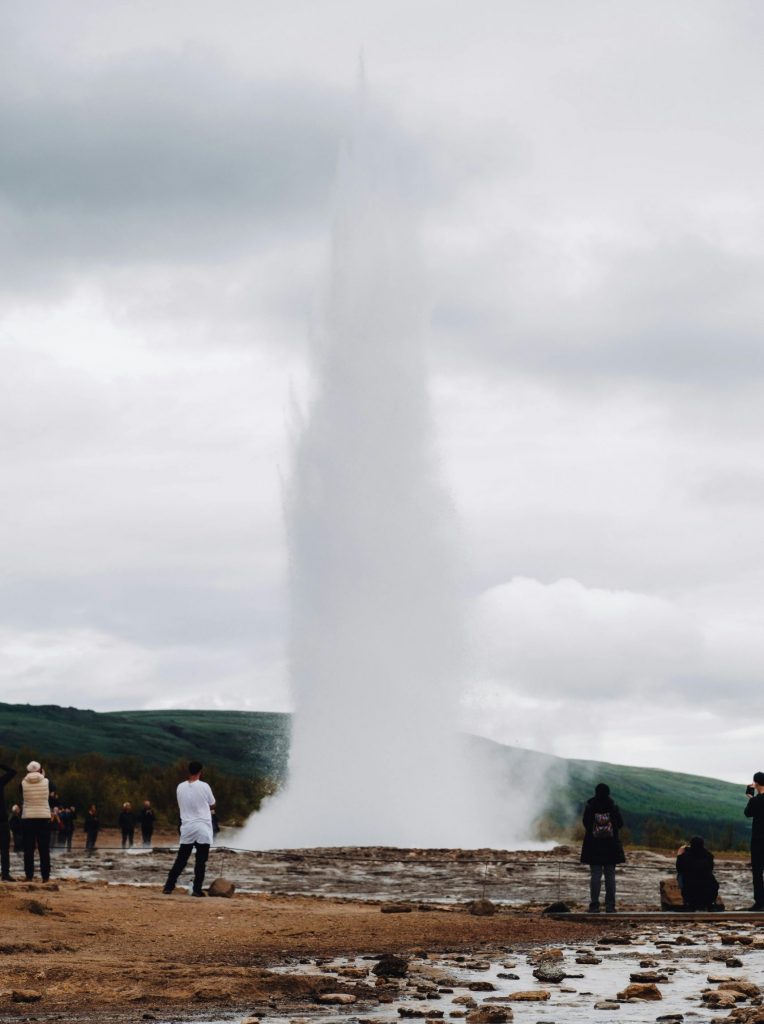 Ne manquez pas les célèbres geysers en Islande
