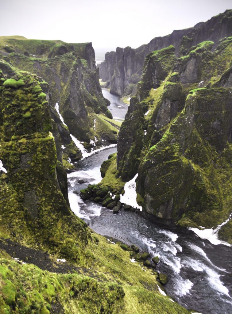 Découvrez le canyon Fjaðrárgljúfur