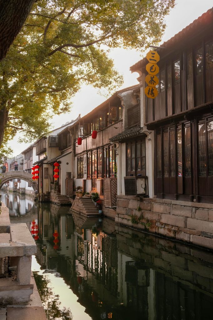 Découvrez le charme de Qibao, une ville sur l'eau
