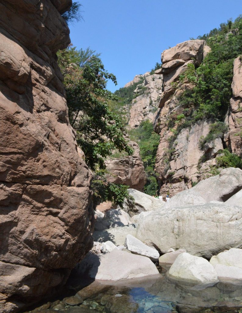 Découvrez Laoshan, la seule montagne sacrée de Chine accolée à la mer